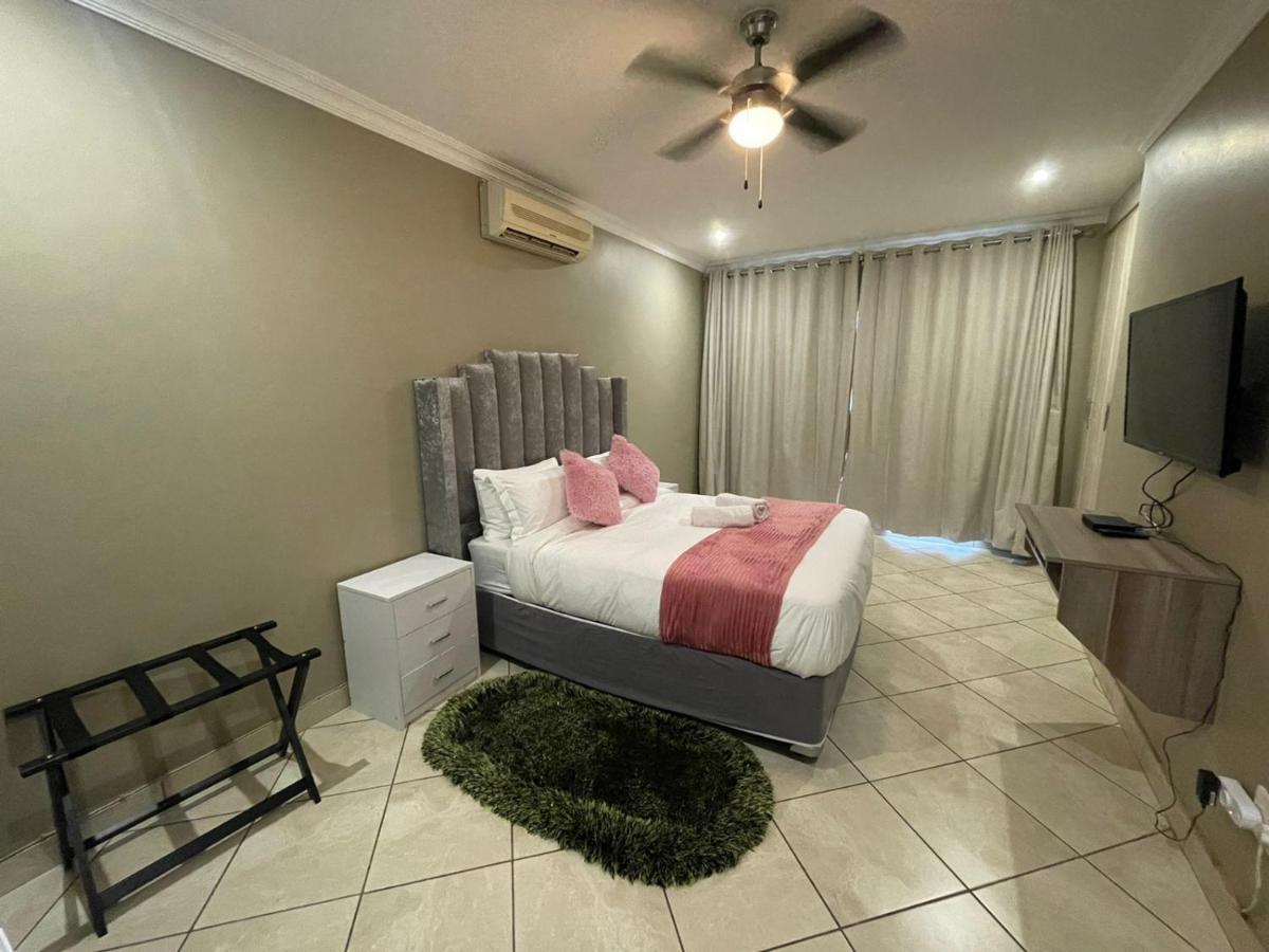 The Black Crown Hotel Hartbeespoort Bagian luar foto