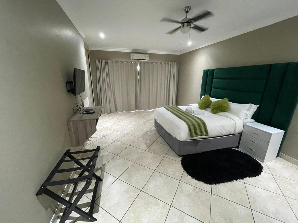 The Black Crown Hotel Hartbeespoort Bagian luar foto