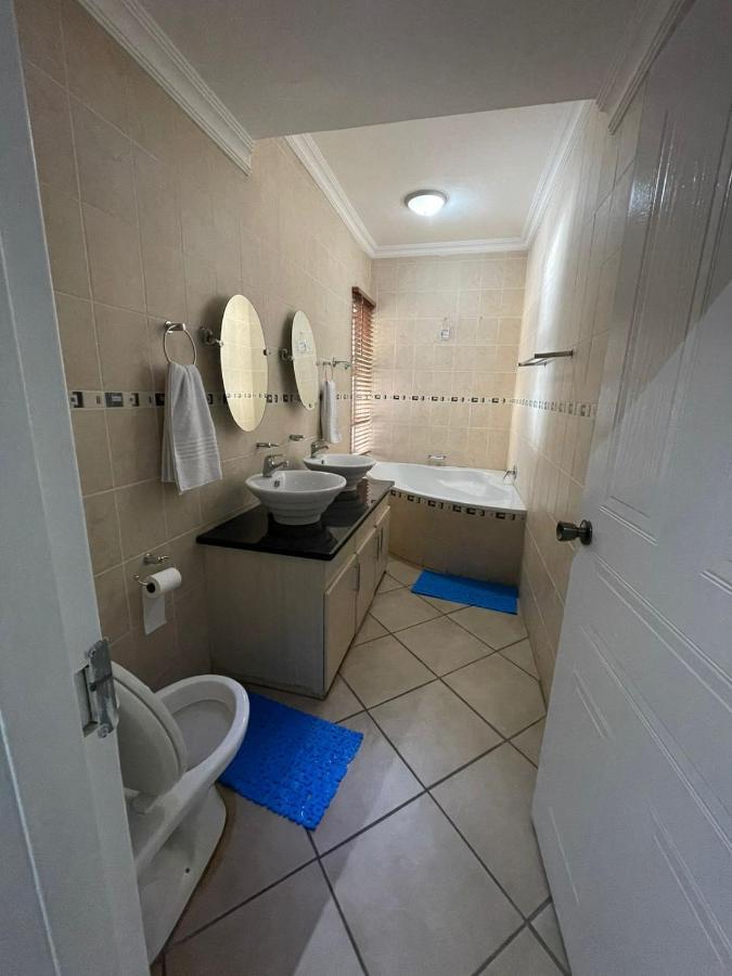 The Black Crown Hotel Hartbeespoort Bagian luar foto