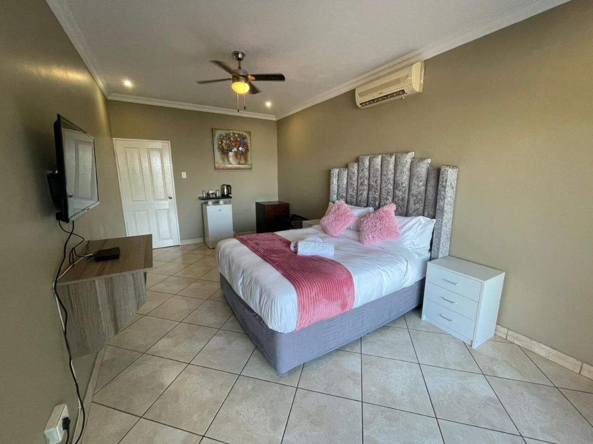 The Black Crown Hotel Hartbeespoort Bagian luar foto